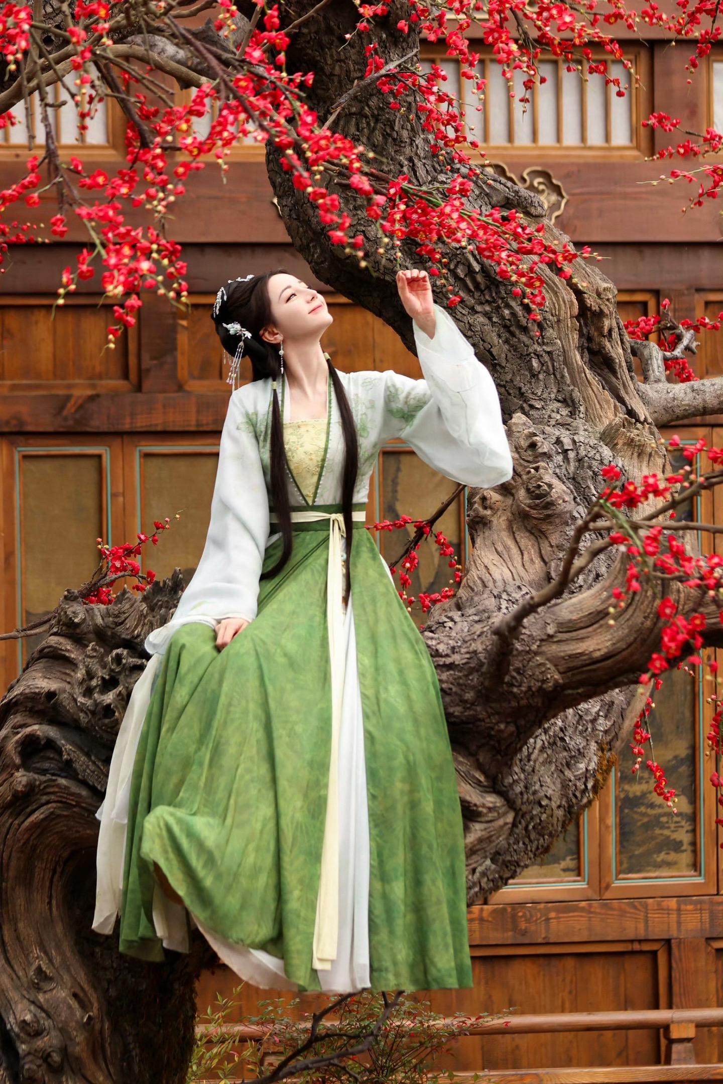 恭喜姐姐300万！ 期待见面！