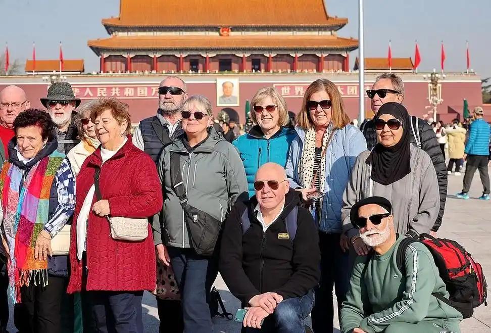 [月亮]中国不适合外国富豪旅游？真相颠覆多数人认知，花钱买不来特权，没有下等人伺