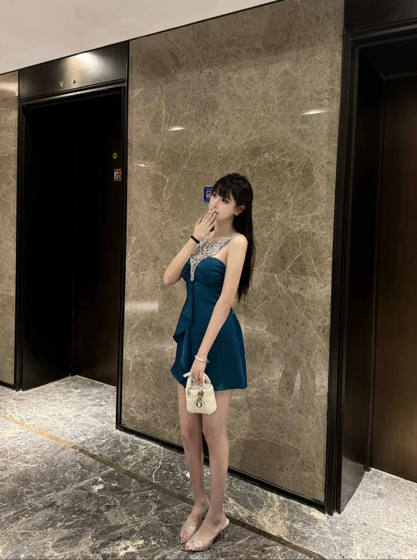 我只能通过回忆拥抱你