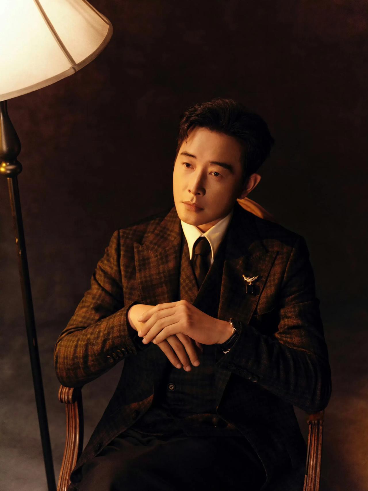 罗晋父亲去世：星光再亮，也照不亮回家的路！看到罗晋父亲去世的消息，心里咯噔一下。