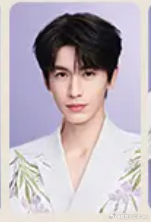 张凌赫周边中转站  收这张要走pt的有没有姐妹好出真心收