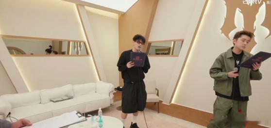 王传君王啸坤张卓尔野人小考披荆斩棘一公突袭直播披荆斩棘 成员之间风格差异比较明显