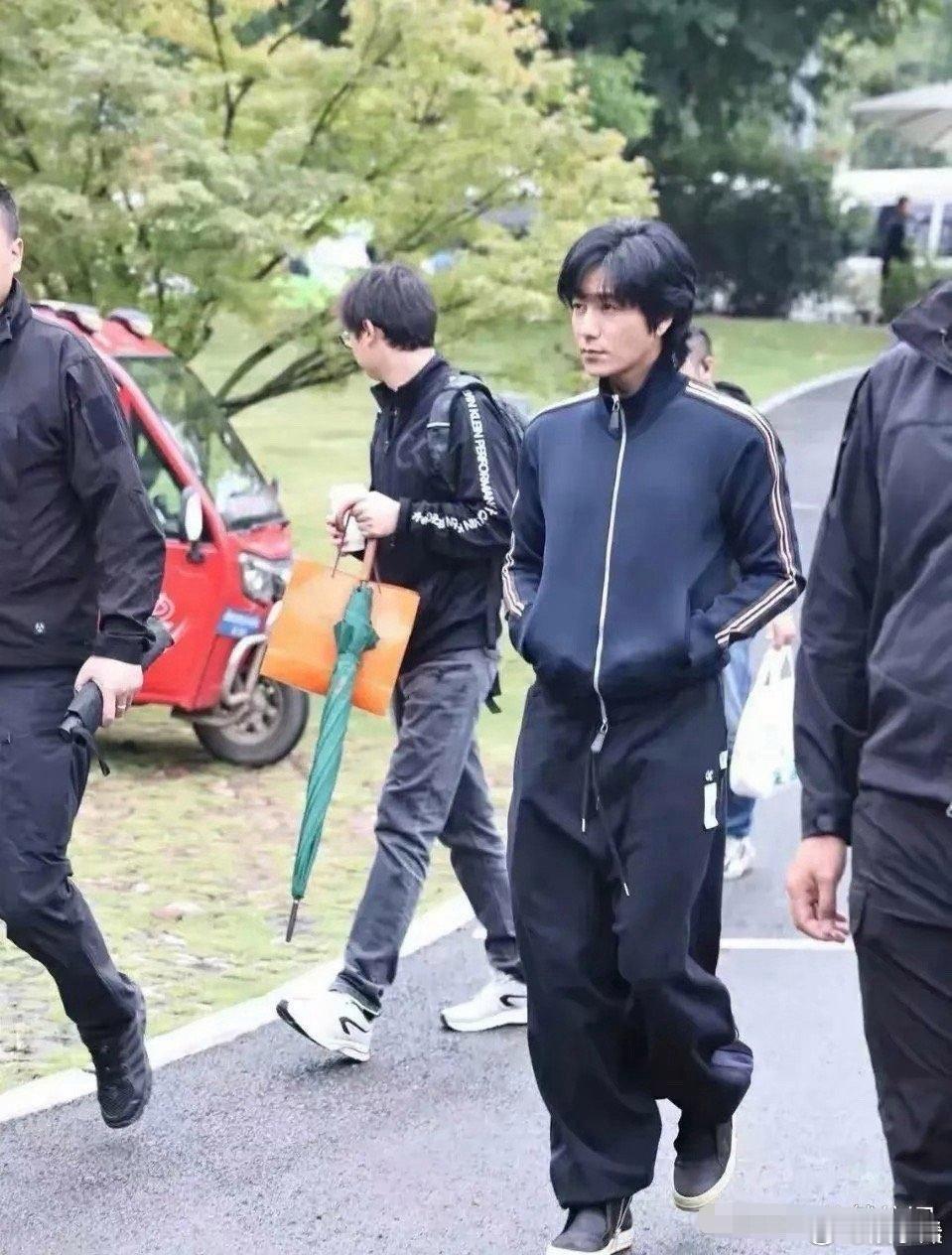 感觉陈坤变得越来越年轻了呢 ​​​