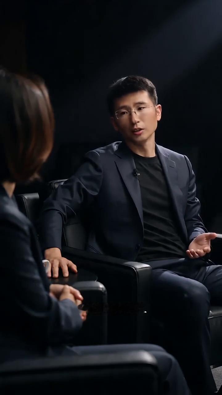 一个男人最低落的时候会打电话给谁？不会打给任何人，没有人会真正意识到他的感受。