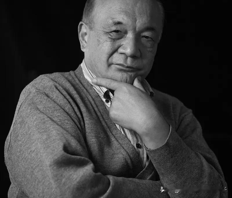 网红教授张河清悼友文看哭全网 最近，网红教授张河清的悼友文看哭全网。12月15日