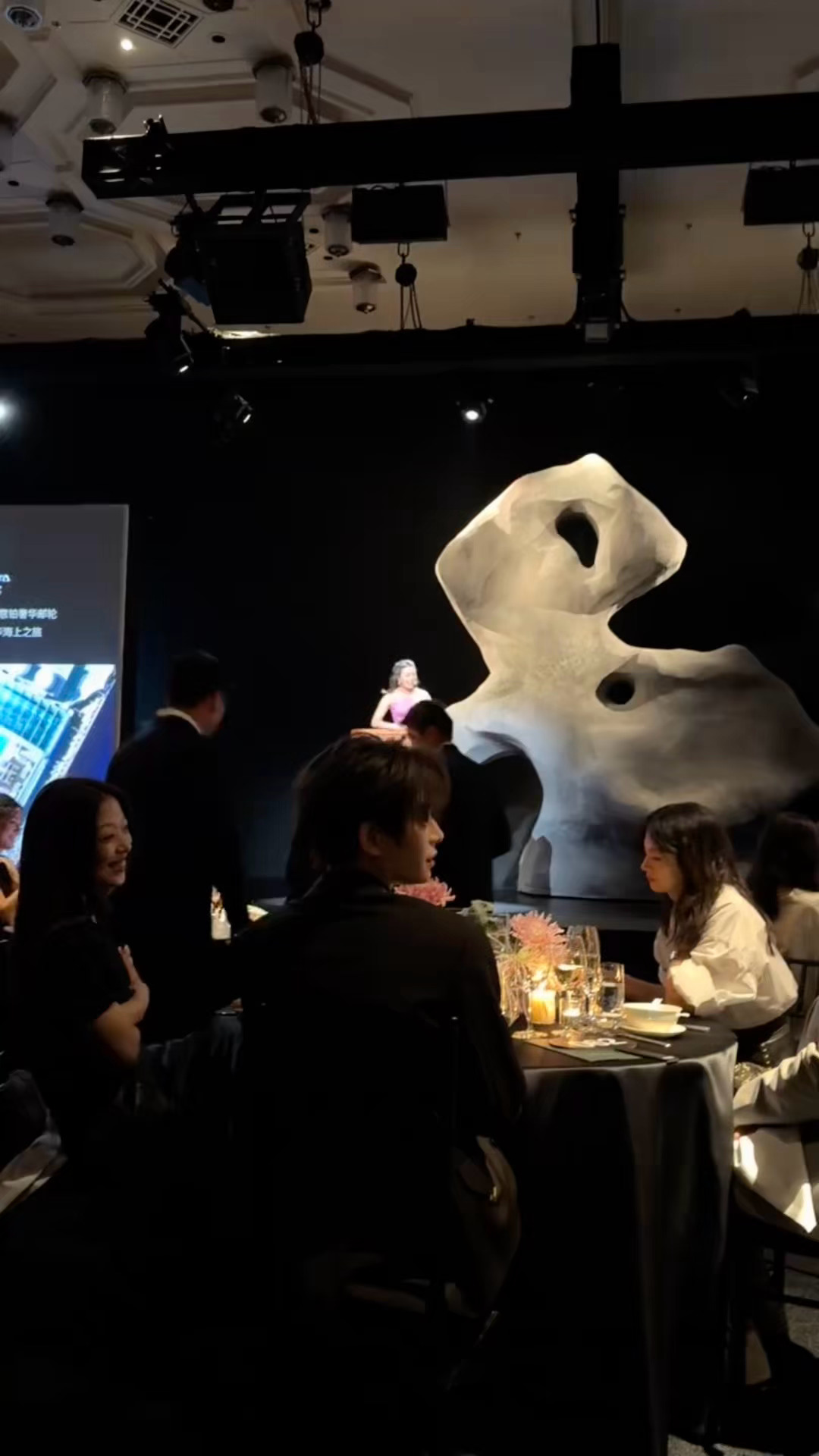 你问我为什么恋慕一个后脑勺 ​​​