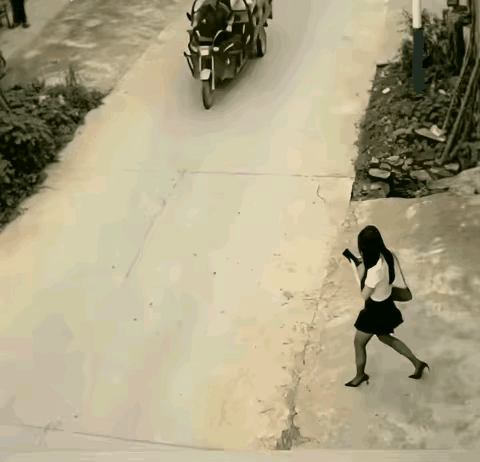 过马路还是要注意安全