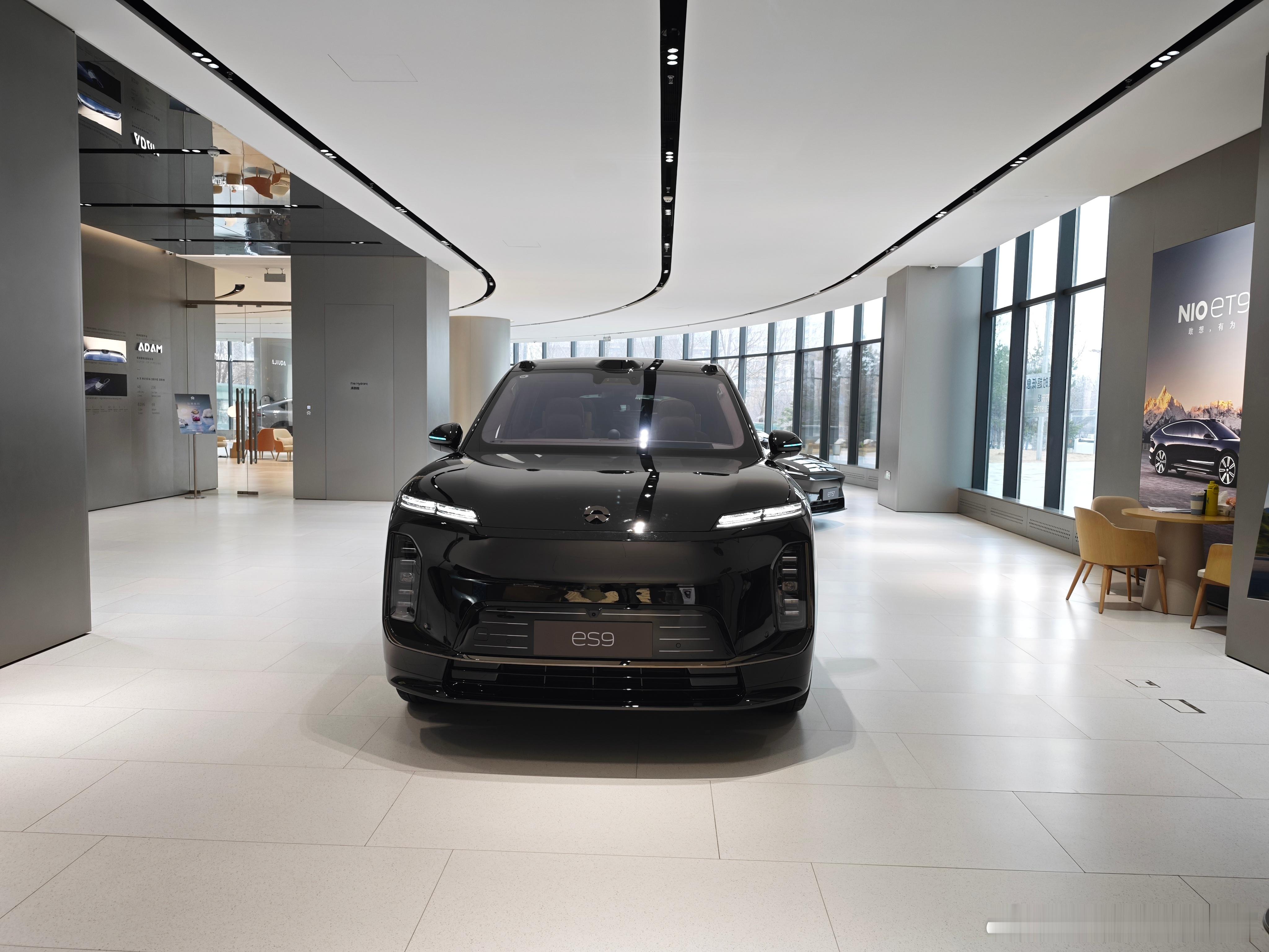 刚刚看了蔚来es9 第一感觉【大大大】，我179站那里感觉像站在福特F150旁边
