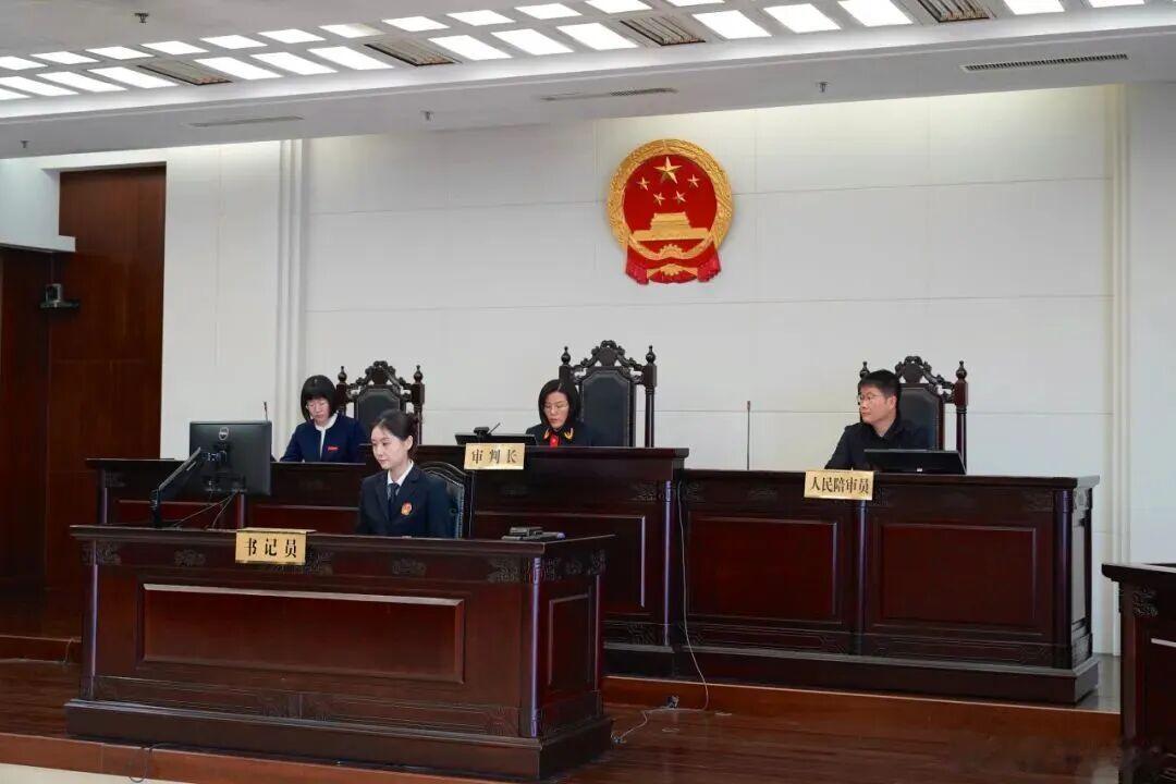 【爱车安全贴士 北京一醉酒乘客坐无证网约车，开门杀撞伤超速骑车人…谁担责？】醉酒