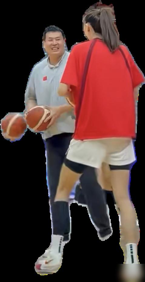 中国女篮世预赛刚收官，韩旭的表现真能打！
对捷克一战5投5中，罚球2罚2中，拿