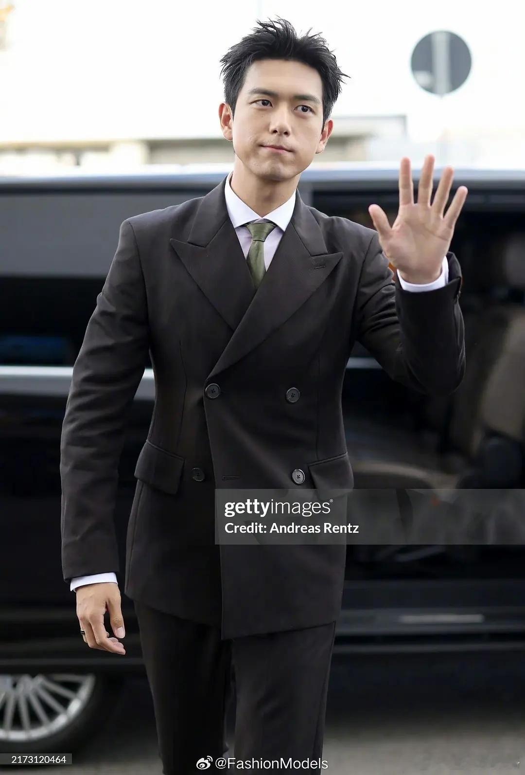 他是不是发腮了 ​​​