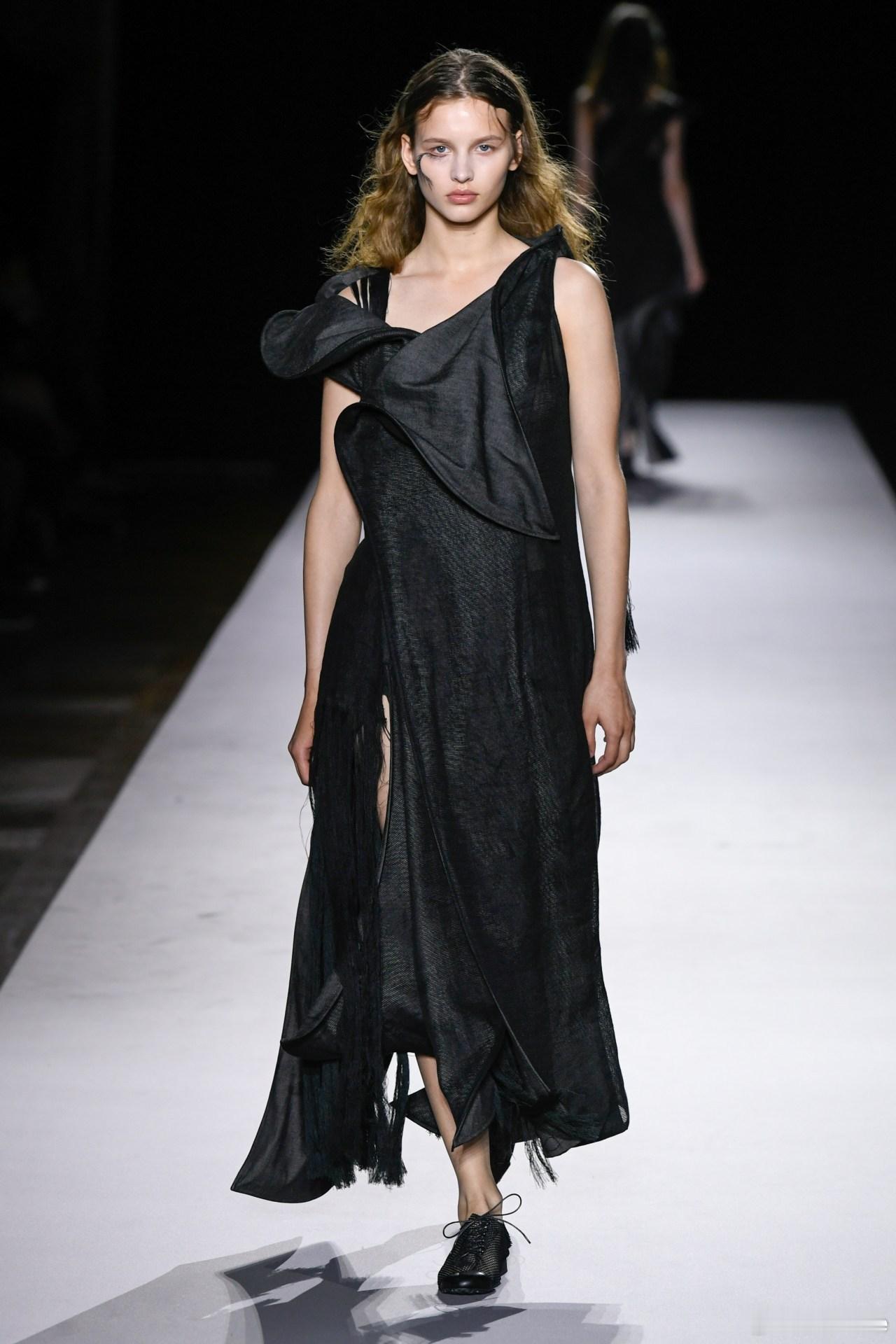 巴黎时装周runway2027春夏时装周 Yohji Yamamoto Spri