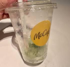  

麦当劳这个默认的冰块量，就觉得很合适来着。 