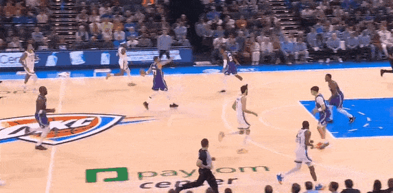 打花了！湖人也不是雷霆对手啊！
在今天NBA常规赛雷霆对阵湖人的第二节比赛中，雷