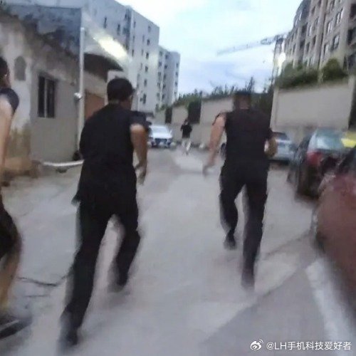 毒贩悬赏缉毒警人头一颗200万这些毒贩太猖狂了，缉毒警真的很不容易，向他们致敬。