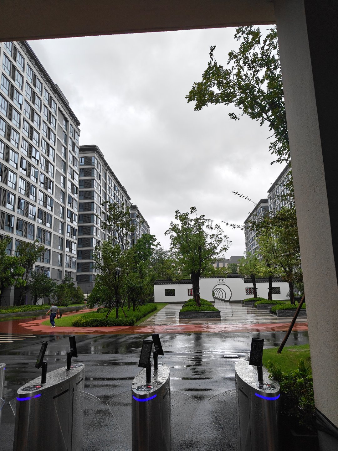 伦敦未必有浙江忧郁，来了两天一直下雨 