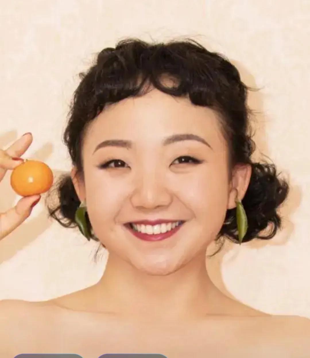 辣目洋子是一位极具个性与才华的演员。她凭借独特的外貌和自信的魅力，在影视剧中展现