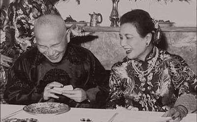 蒋介石48岁生日的时候，和宋美龄一起回到溪口“避寿”，别处不热闹了，溪口却因为两
