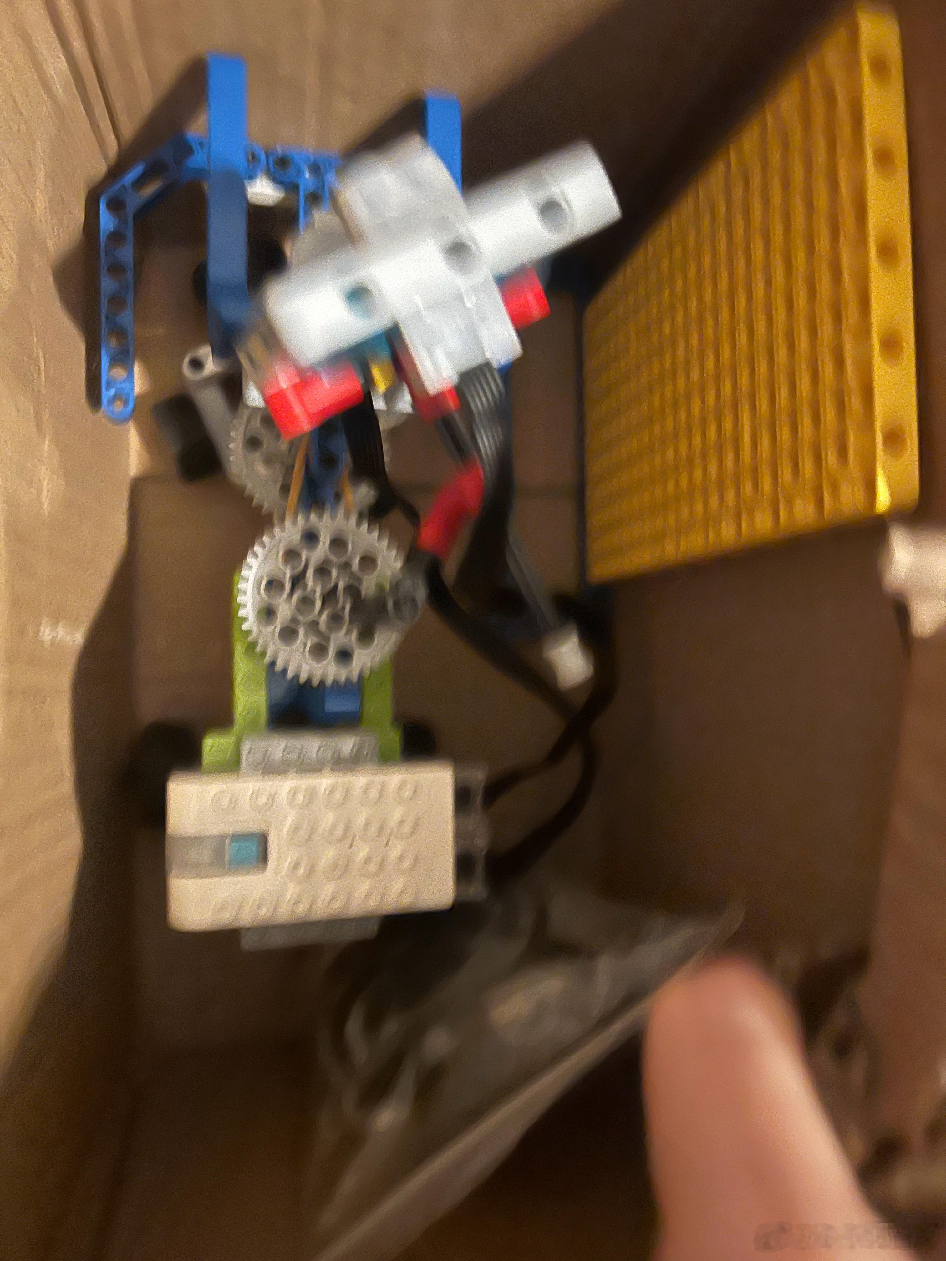 晚上陪米米睡觉，睡前对话～米米：妈妈，音乐老师说我的音乐作业做的特别好，还叫我可