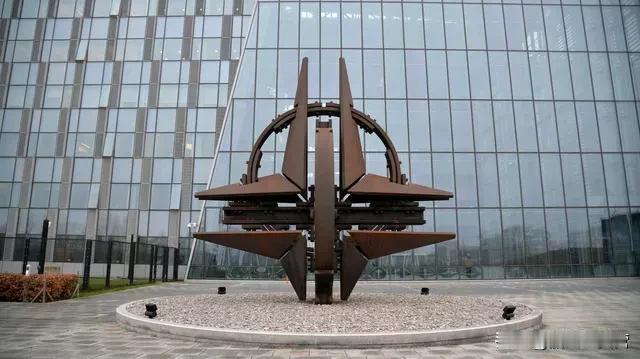 北约军事委员会主席德拉贡表示，2024年北约成员国向乌克兰提供了价值500亿美元