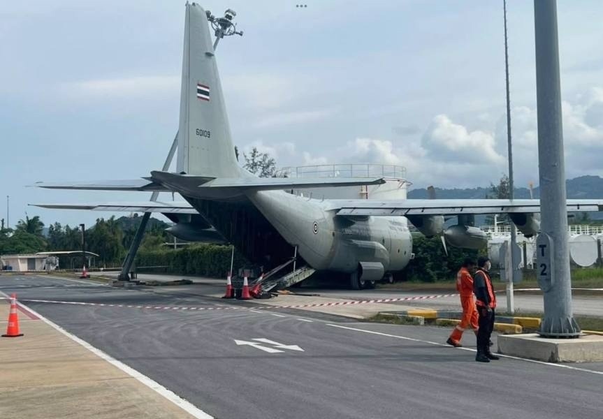飞扬军事[超话] 2025年5月2日，泰国空军一架C-130运输机在苏梅岛机场启