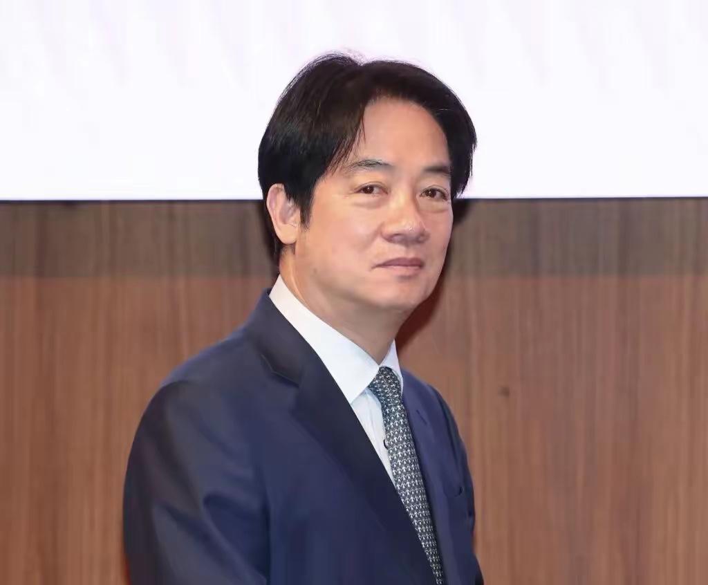 台媒报道，赖清德办公室发言人郭雅慧10日晚间，就国共会谈所达成的坚持“九二共识”