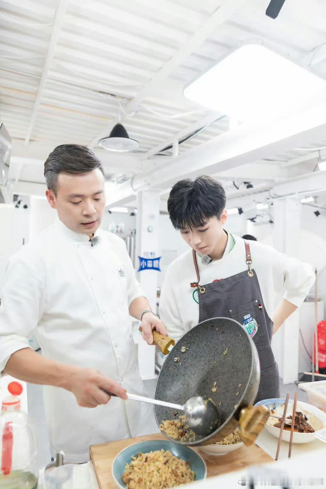 林大厨亲自认证王俊凯白月光 哈哈哈谁懂！林大厨凌晨三点还在冲浪，亲自认证小凯是白