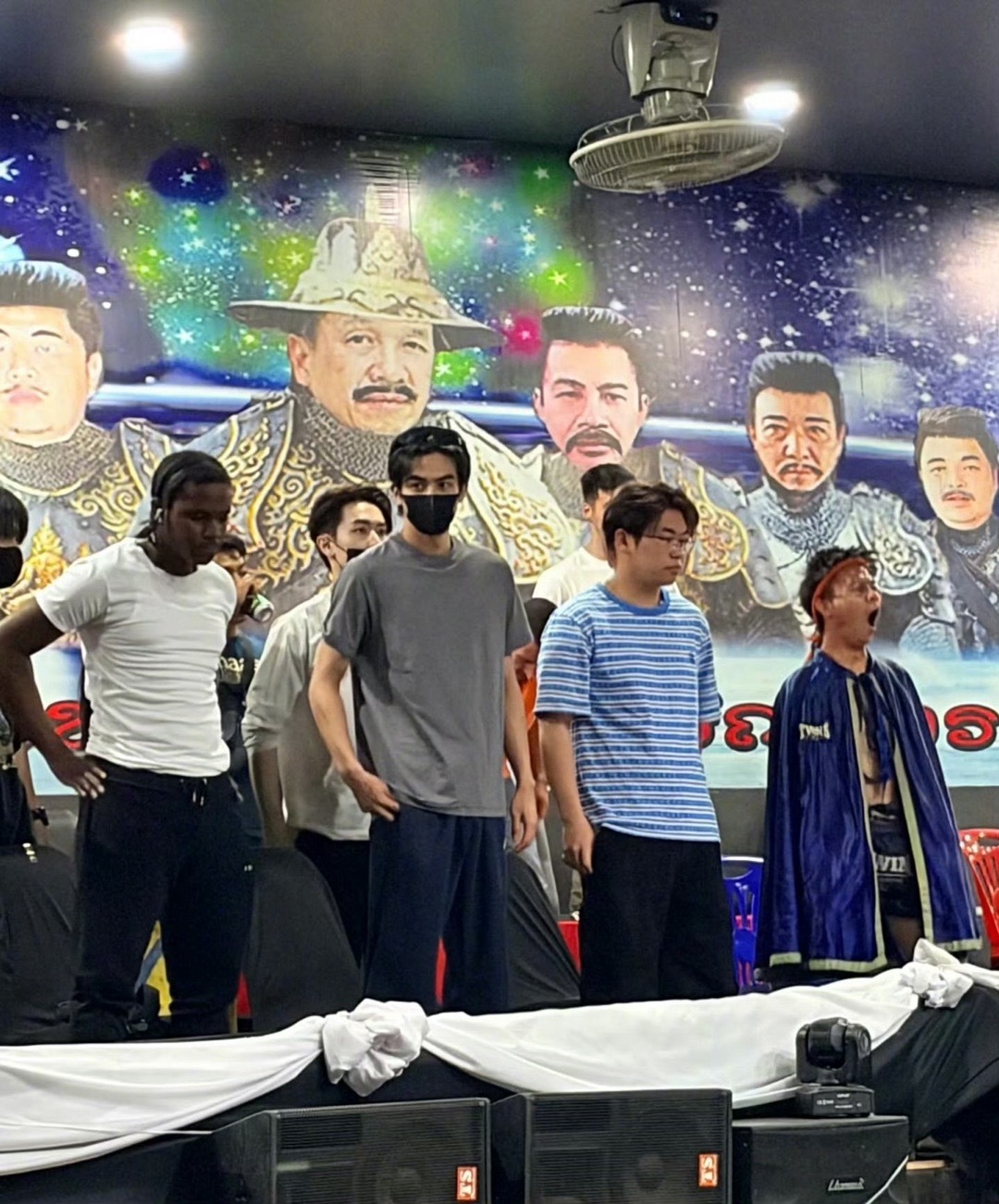 宋威龙不需要剪泰国vlog了粉丝剪的宋威龙泰国vlog全泰国都在偶遇这个宋威龙！