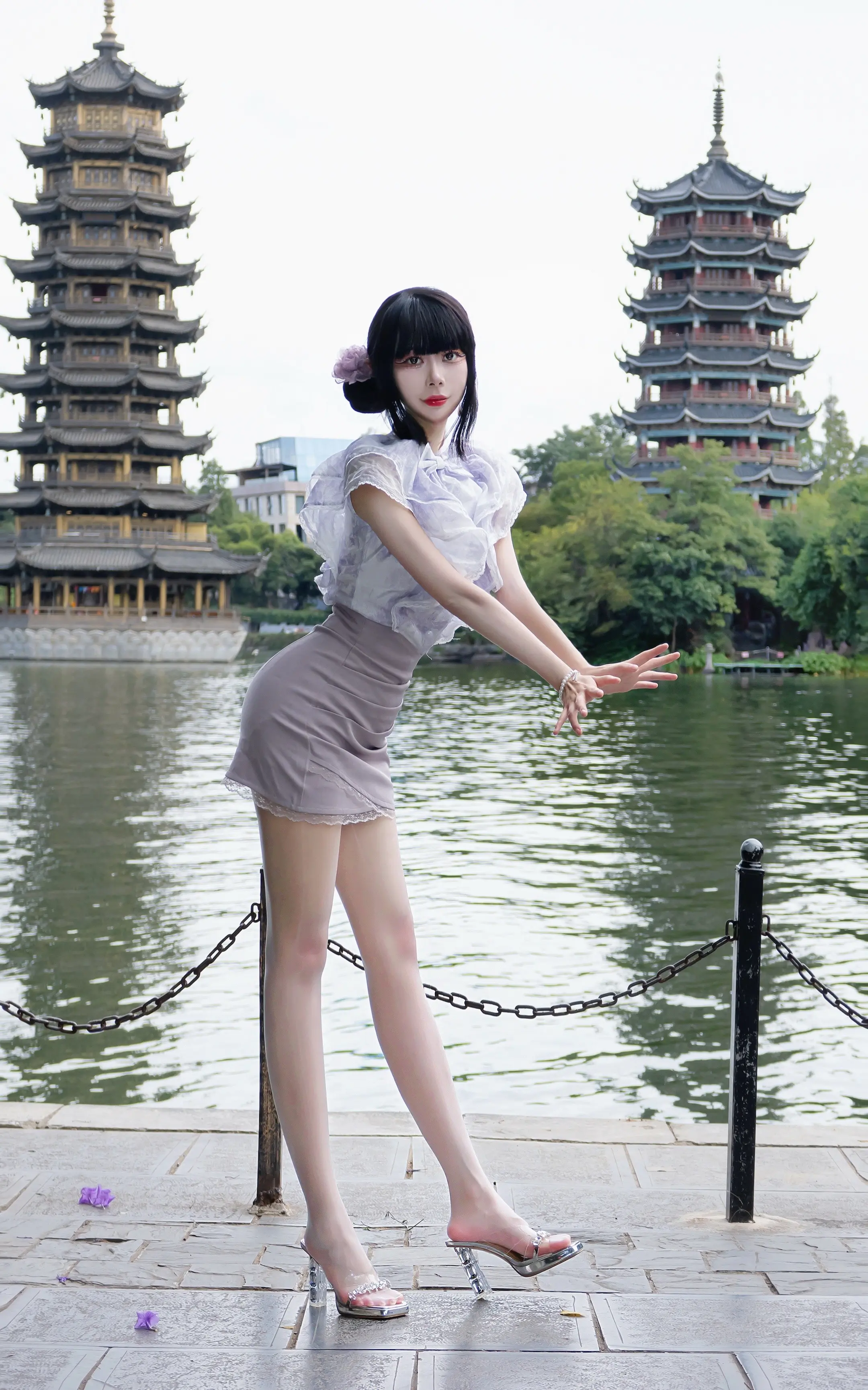 后来你化成我眼里的一汪泪水 我想你 你便在