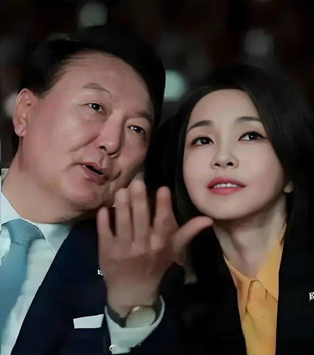 尹锡悦只穿内衣躺牢房地板上拒捕“权力是最好的春药”，这句话特别适合尹锡悦……的太