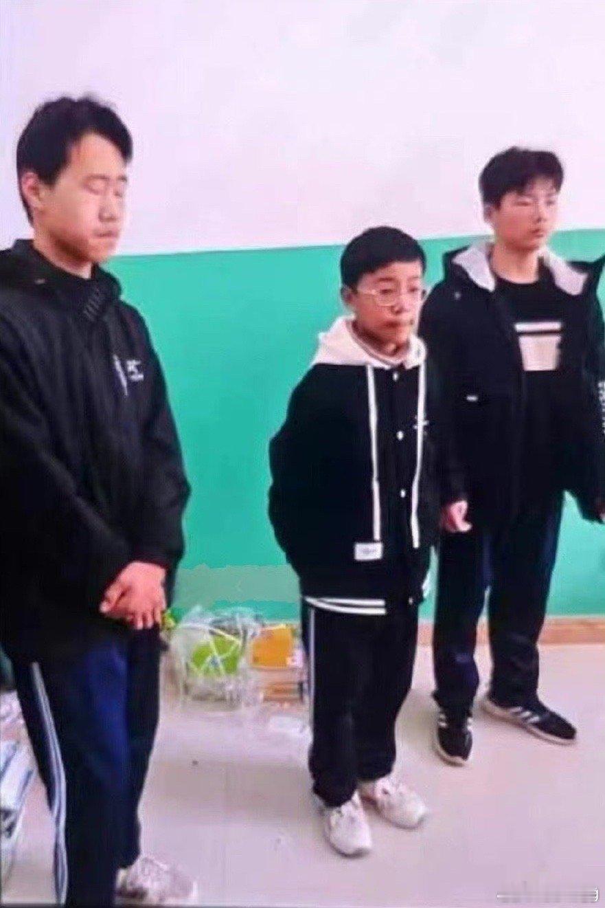 全国的霸凌者都在等这三个小畜生的结果。 ​#杀害同学3名男生均13岁一人为同桌#