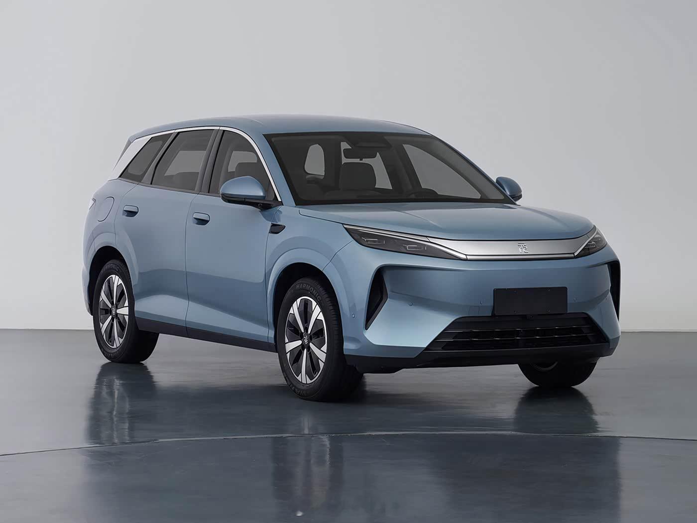 比亚迪全新元PLUS，用上了全新的后驱纯电平台、第二代刀片电池和闪充技术两种电池