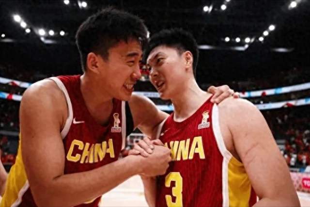 狂胜 44 分！中国男篮 105‑61 大胜菲律宾！3 人满分5 人优秀1 人及格