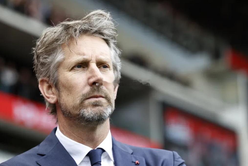 据英国媒体《太阳报》报道，曼联名宿范德萨时隔三年重新回到足球行业。天空体育宣布这