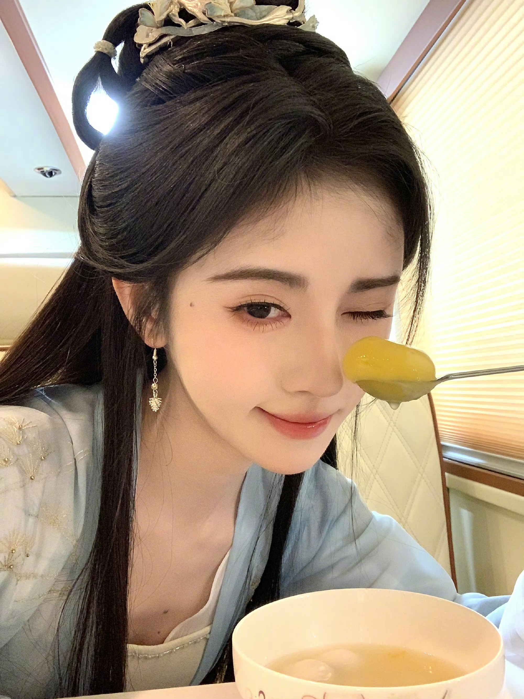 鞠婧祎的元宵祝福来啦！漂亮鞠姐有吃汤圆，我也有吃～[哇][哇] ​​​