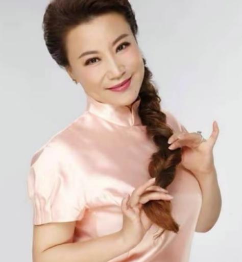 [微风]2004年，45岁王为念净身出户，与小香玉离婚。没多久，小香玉带着王为念