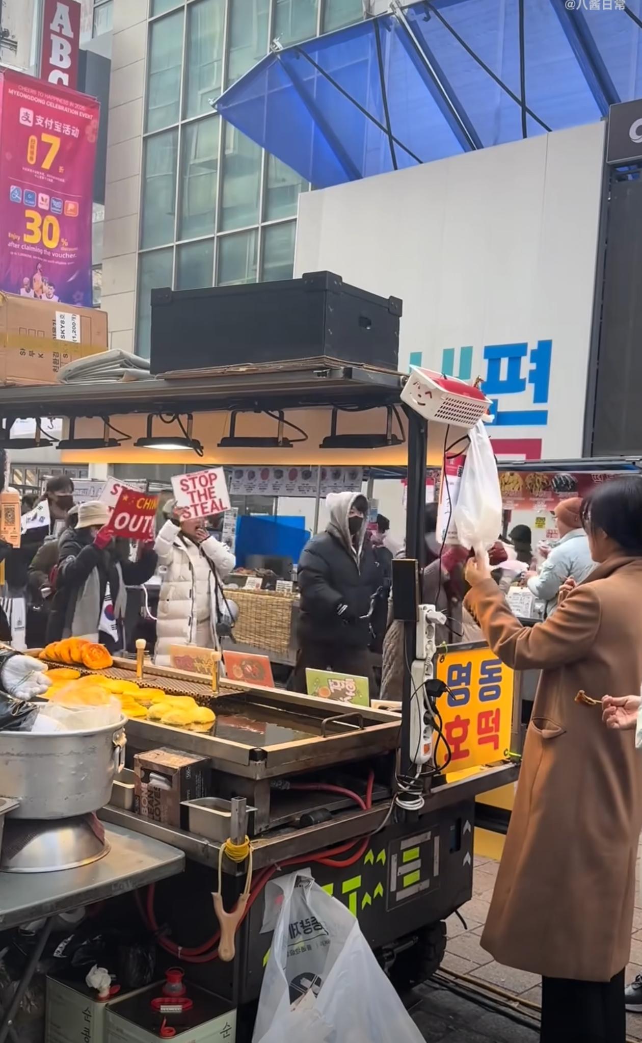 贼喊捉贼的戏码，韩国人玩不腻是吧？
还有脸走上街头抗议中国偷窃韩国的文化，还口口