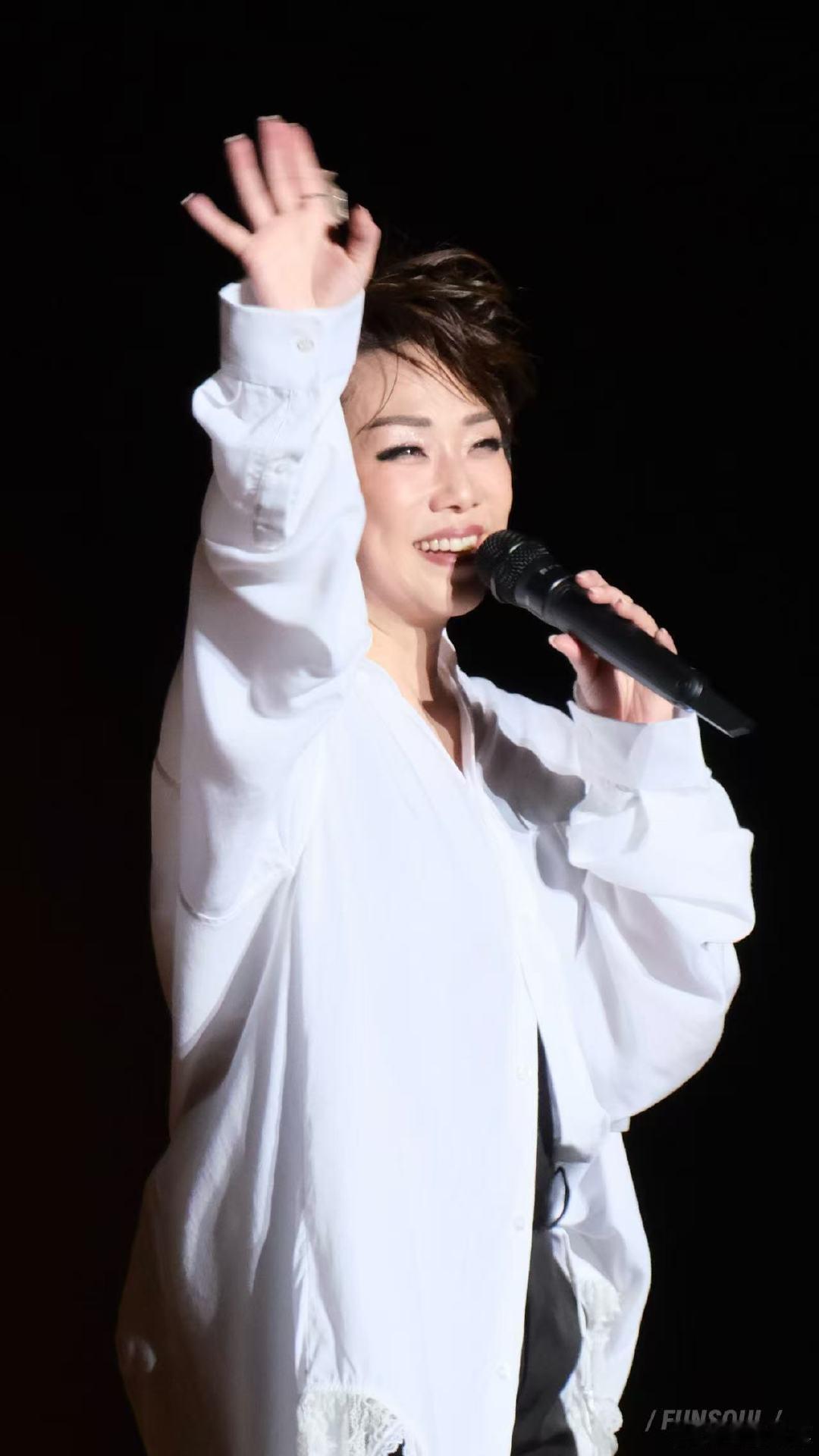 十五的月亮林忆莲这里圆 合肥人也太幸福了吧！中秋十六能听林忆莲现场，她的歌声一出