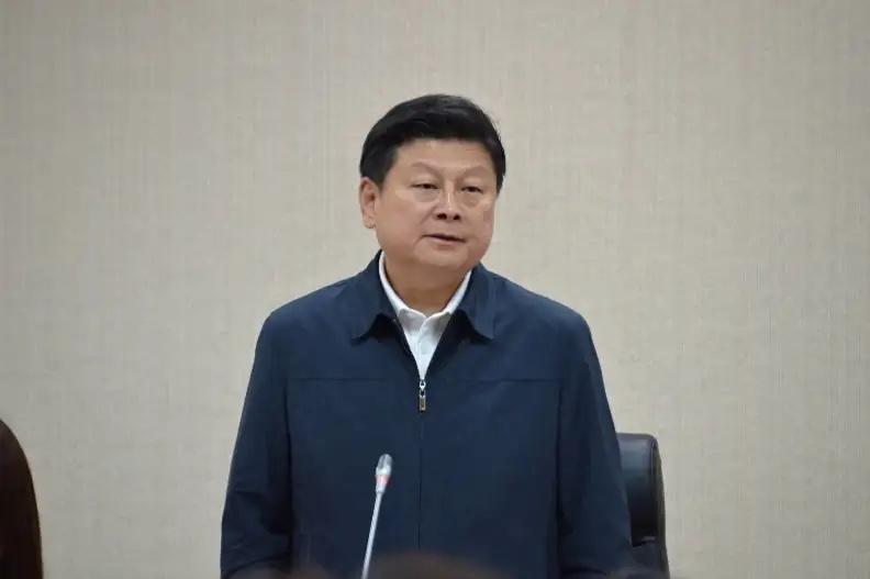 国民党立院党团总召傅崐萁今（24日）在蔡正元脸书下面PO文表示，兄弟，辛苦你了！