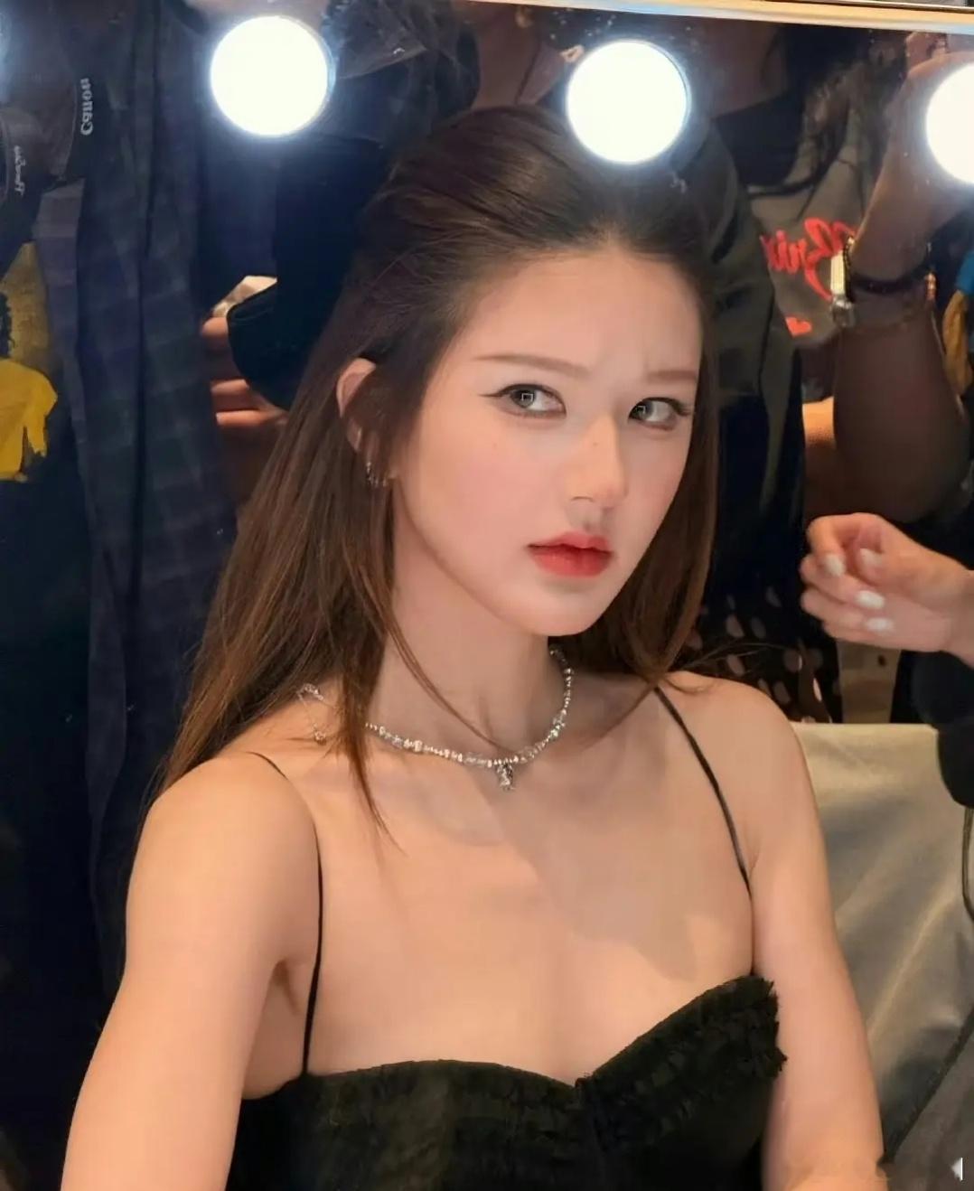 赵露思的美商真的低，这都觉得好看 