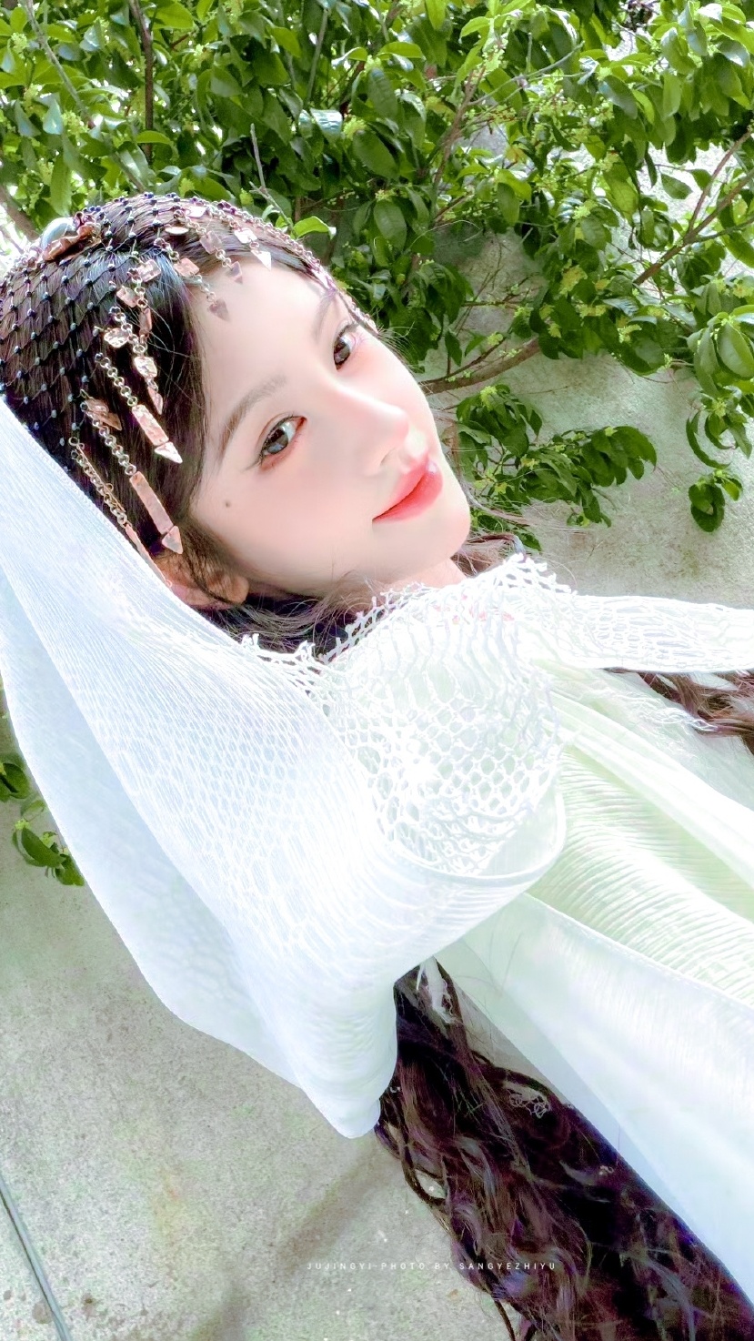 ►春水映梨花🌸💧🍃头像/壁纸鞠婧祎皮草造型