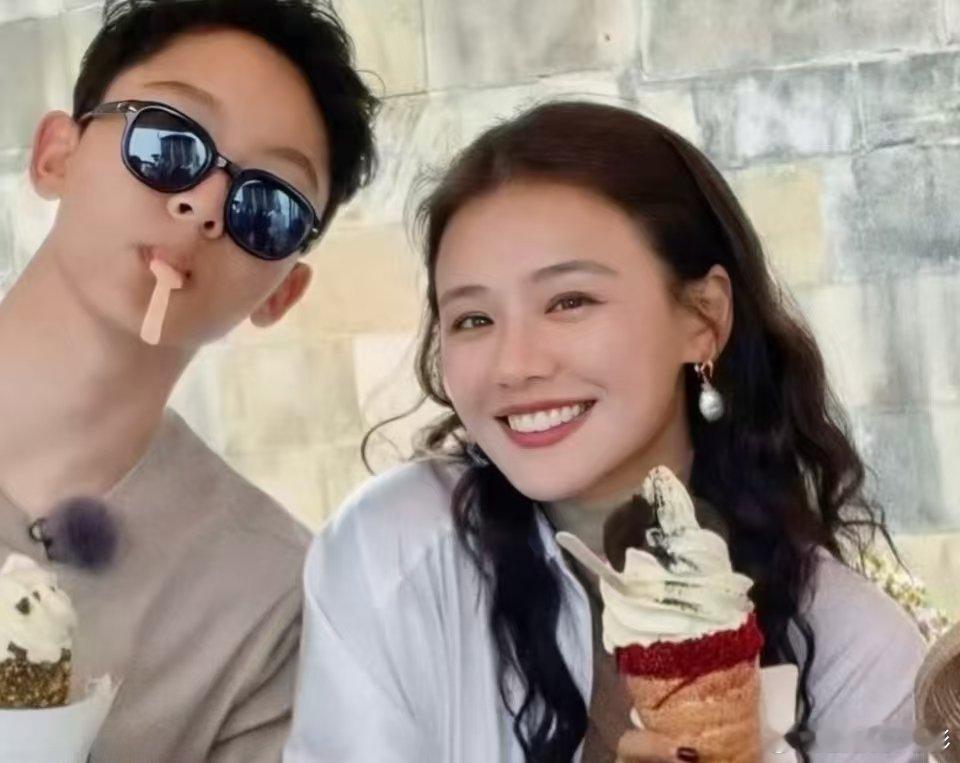 马思纯张晚意北影节坐一起张晚意马思纯北影节坐一起 我们花少姐弟又合体了，马思纯张