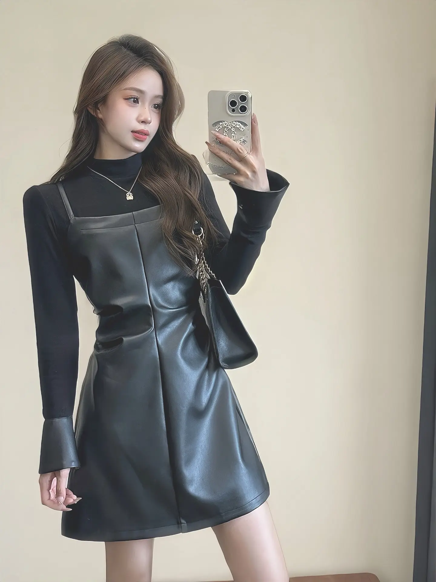 今年过年穿这套，又酷又美。👗宝子们，今天必须给你们分享这条绝美的假两...