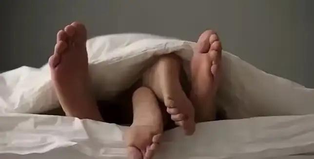 河南，一男子发现老婆和她同事多次发生关系，在女子丈夫多次警告后，男同事不仅没有收