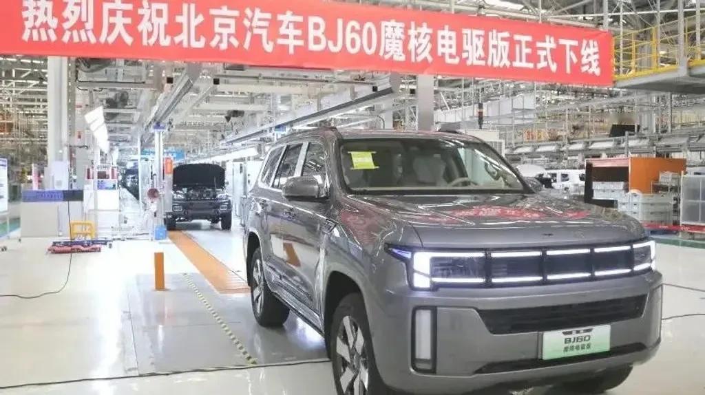 北京汽车旗下中大型SUV BJ60增程版正式下线，预计将在6月上市。

这款新车