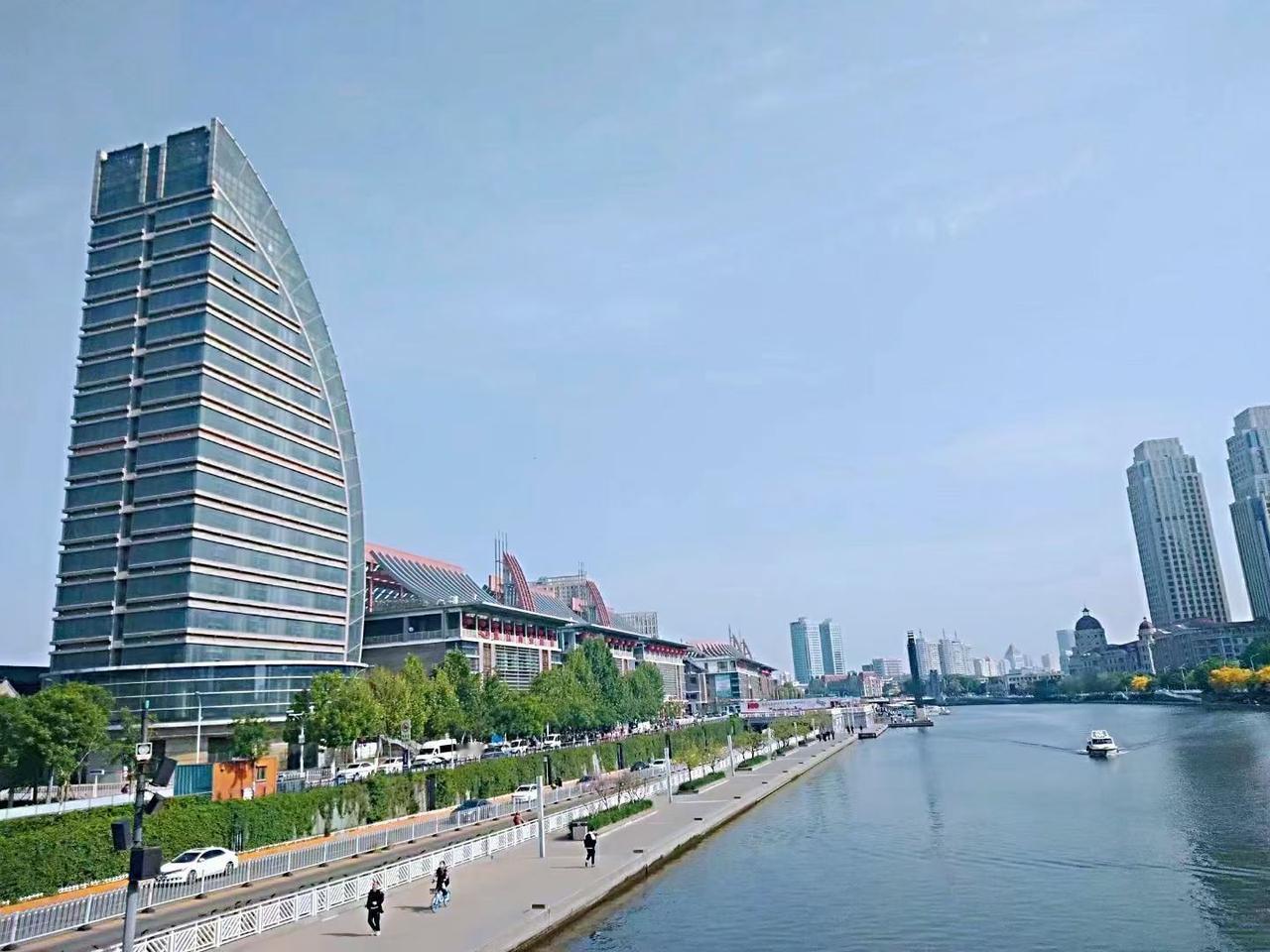 天津的城市名片很多，既有历经百年的经典符号，也有与时俱进的新兴地标。
 
比如海