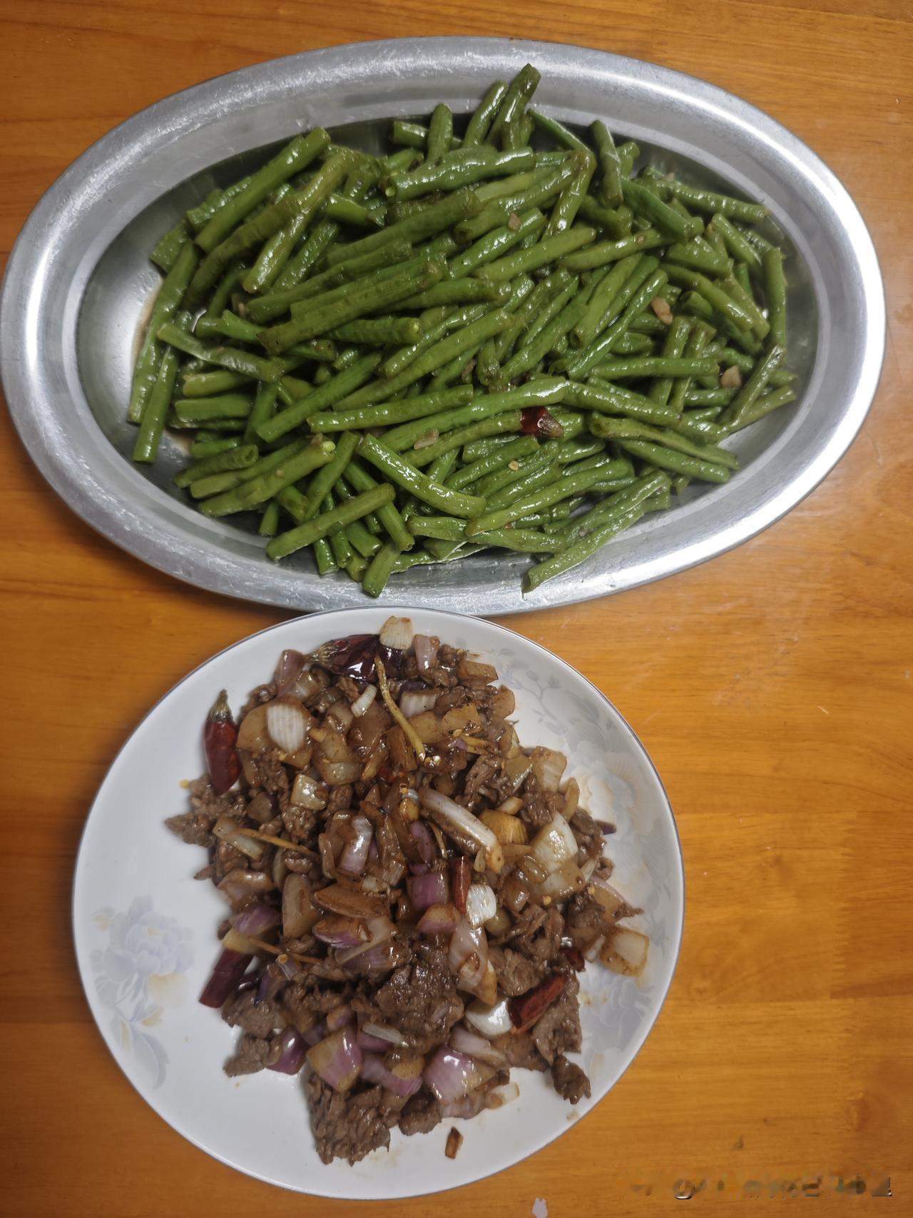 我会写爱

小时候的爱是操场上不经意的一瞥。那时不懂什么是爱，只知道目光总爱追随