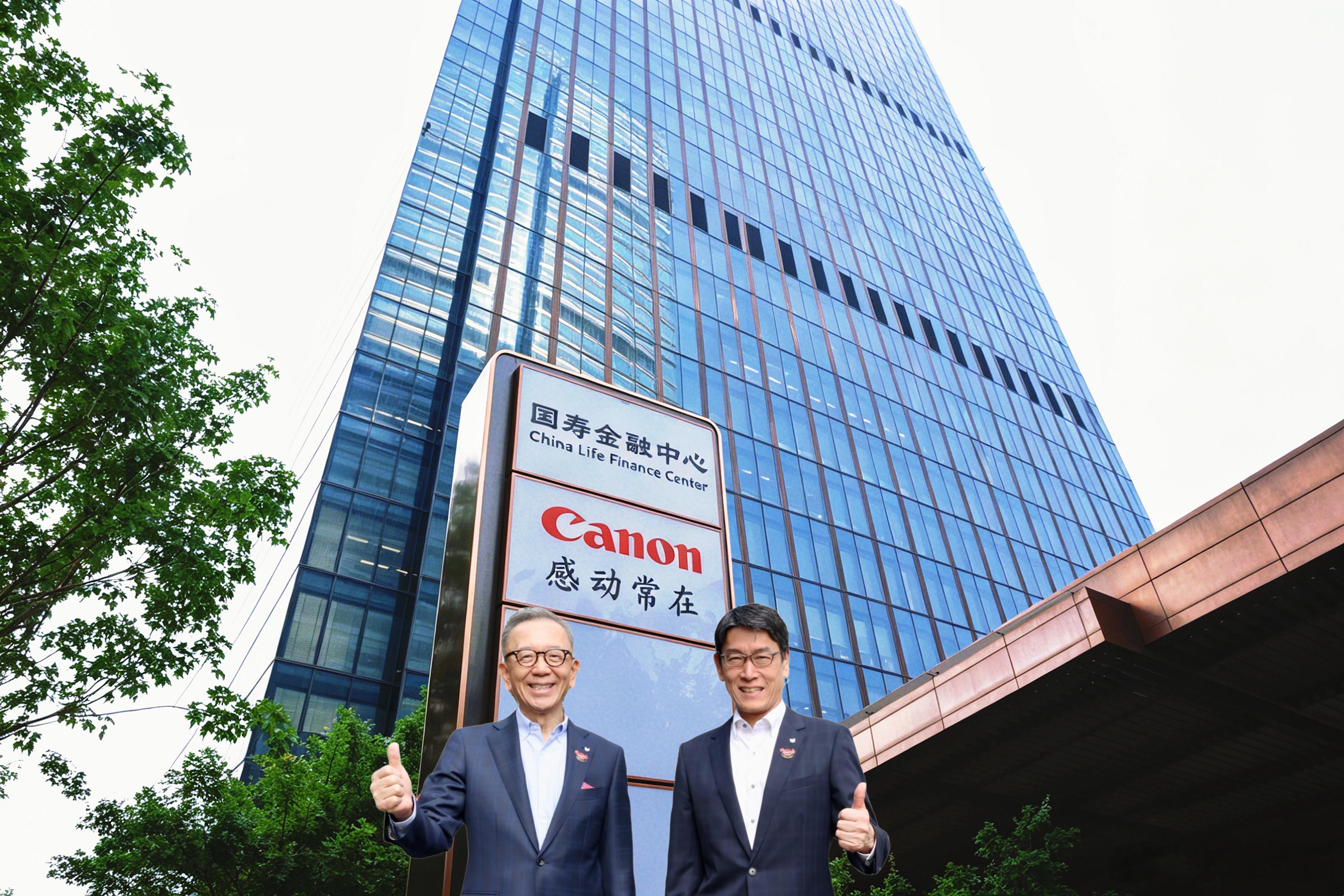 抬头看见办公楼广告牌上亮眼的Canon logo，脑海里自然而然地就出现了最熟悉