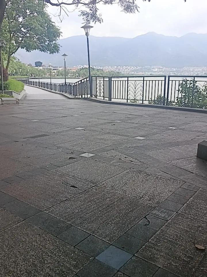 家人们谁懂啊，这就是肇庆的七星岩风景区了，环境优美，空气清新，适合养老养生