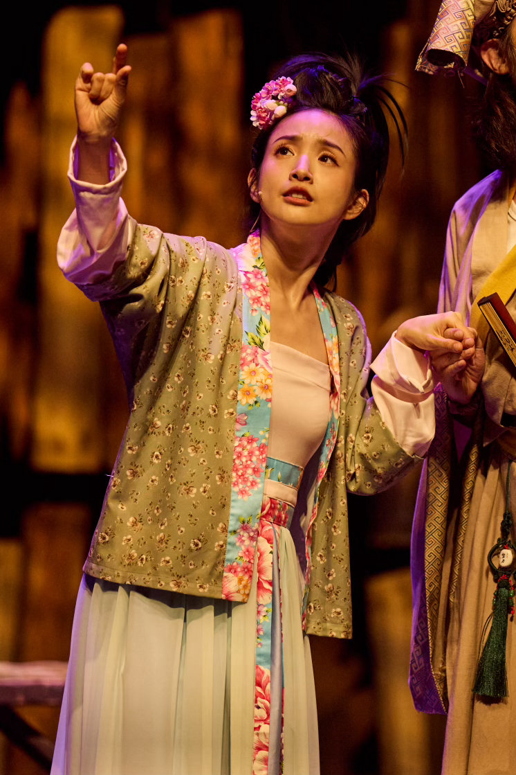 林依晨张震让我们吃的很好 林依晨➕张震，这个组合出现在会昌戏剧季，我的眼泪从嘴角